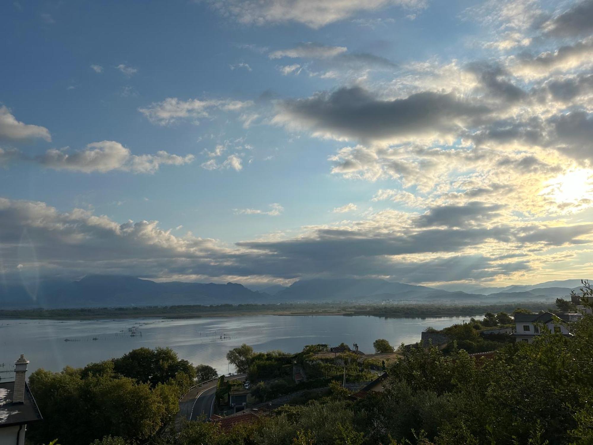 Lake Escape Villa Shiroke Шкодер Екстер'єр фото